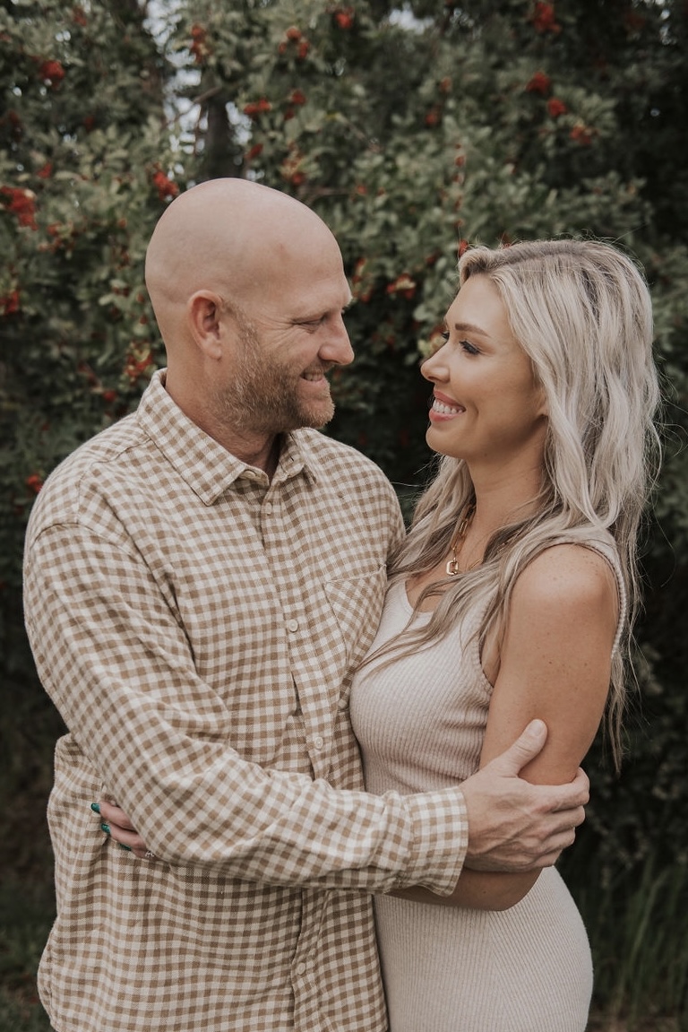 Kimberli and Justin in an outdoor couple portrait